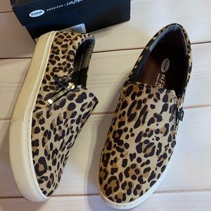 Dr Scholls women’s sz 10 leopard slip on sneakers